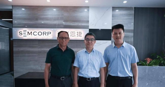 他全家移民却在中国疯狂捞金，一年赚走4个亿