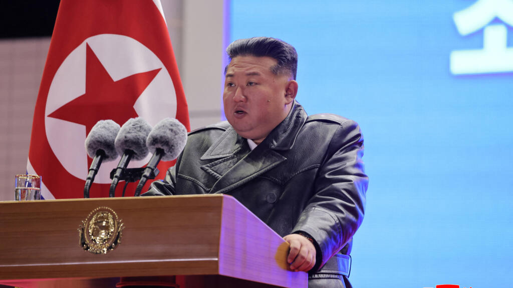 尽管受到国际制裁,专家认为朝鲜仍拥有数十枚核弹头。 尽管受到国际制裁,专家认为朝鲜仍拥有数十枚核弹头。