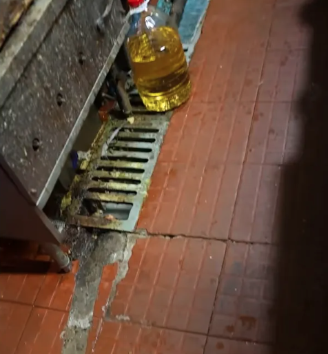 100元一碗的面馆后厨曝光，网友破防了…