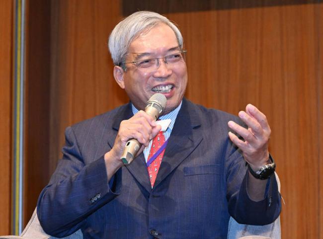 中国“弯道超车，伴随车毁人亡”