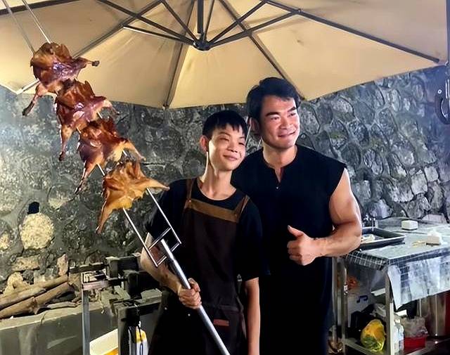 短短几天，16岁烤鸡少年塌房....