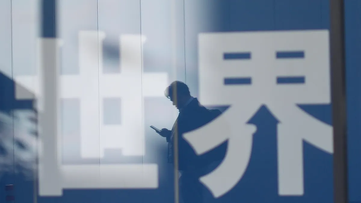 ​979人对1647人！