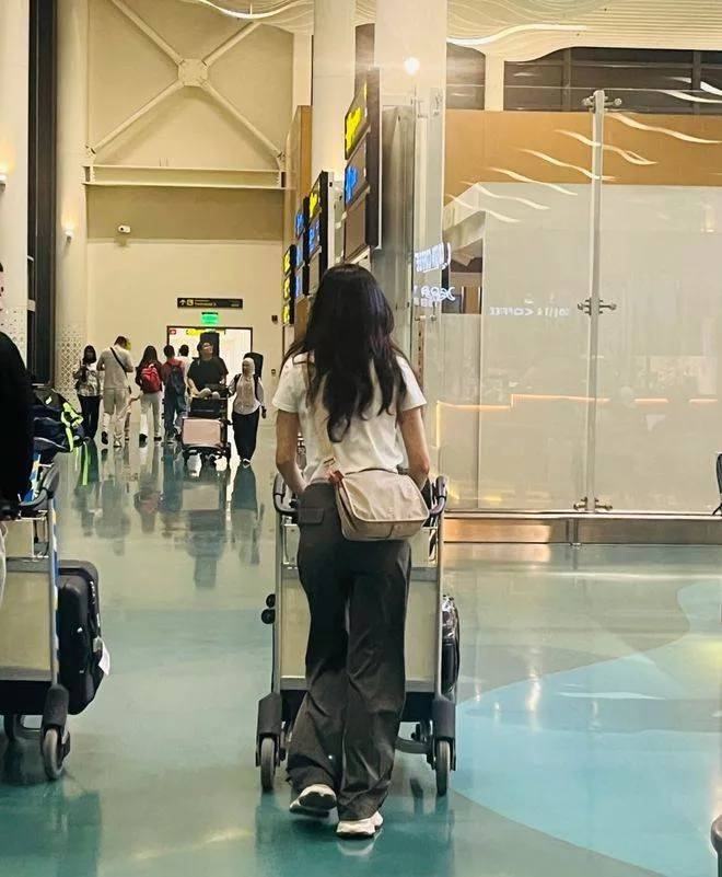 韩雪和圈外老公马尔代夫度假，男方头秃打扮年轻