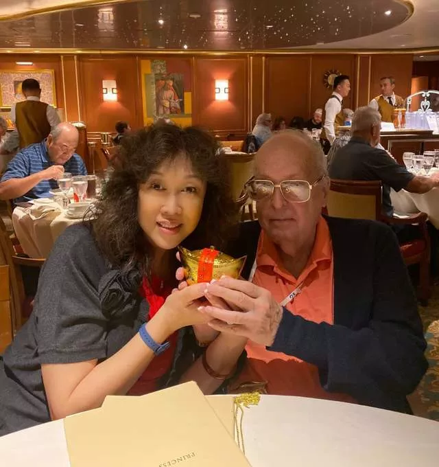 中国第一变性人期望嫁回中国,二婚嫁美国老公,为治病已返回国内