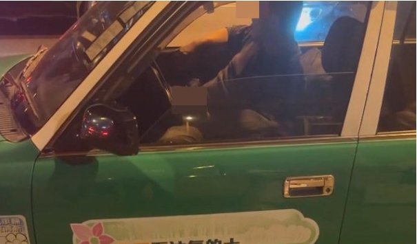 出租车司机竟在车内做这事 画面疯传 全网炸锅
