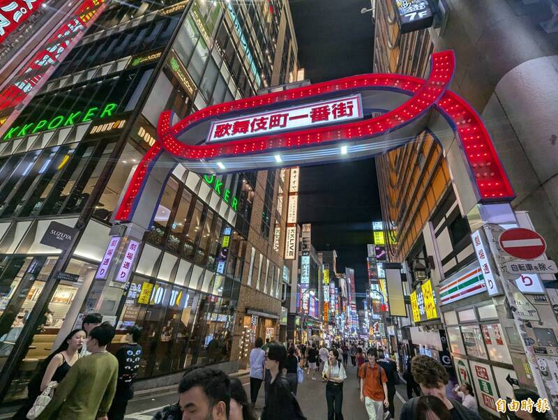 台灣人超愛去日本玩，台北-成田航線名列第九名。圖為東京歌舞伎町。（記者吳亮儀攝）