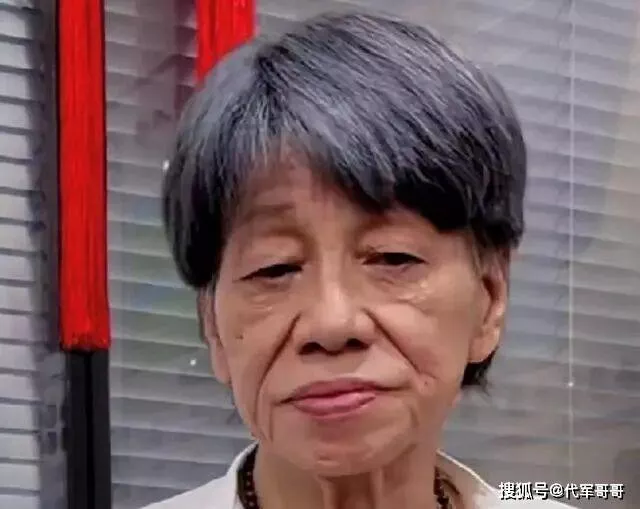 77岁梁小龙近况曝光,在成都开武馆传艺,儿女相伴日子过得很惬意