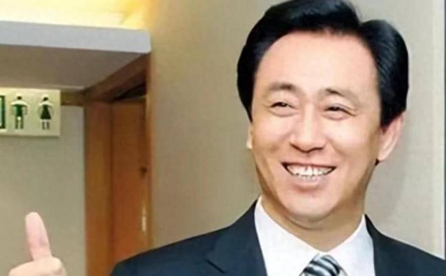 许家印有多张狂，从他的名片就能看出