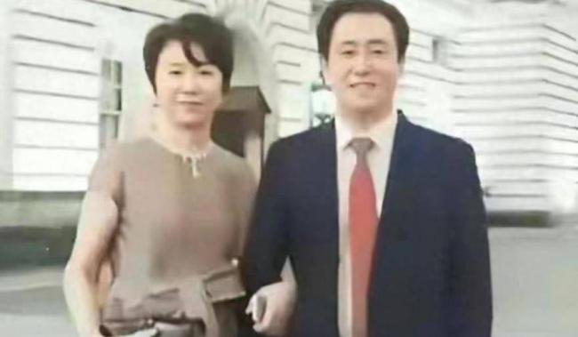 许家印有多张狂，从他的名片就能看出