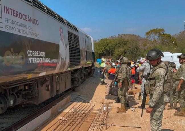 重大列车脱轨事故 13死98伤 现场曝光