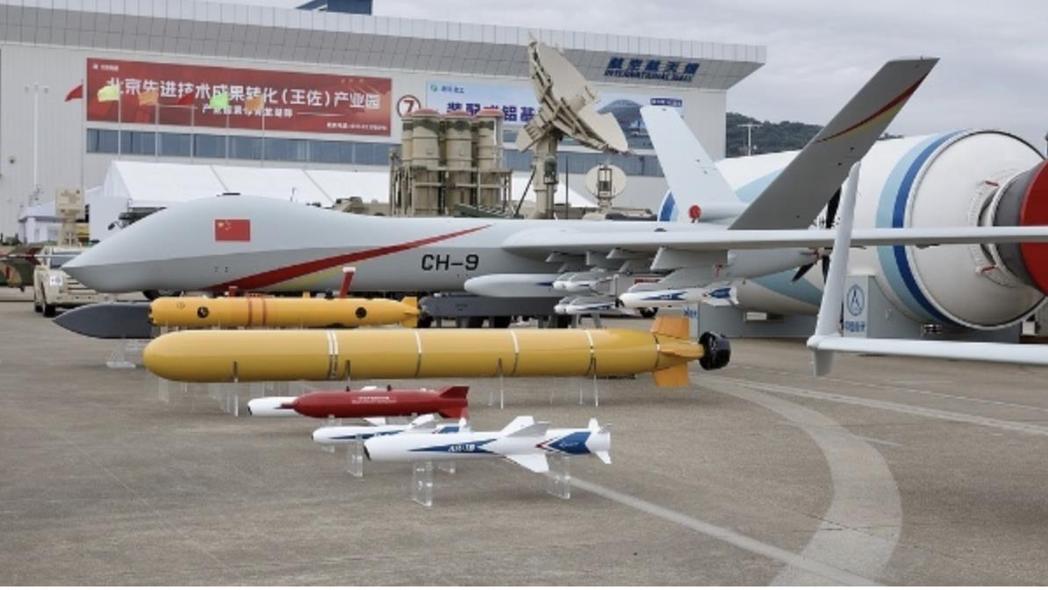 今年11月珠海航展中,首次公开亮相的彩虹-9大型察打一体无人机使用典型的细长机身... 今年11月珠海航展中,首次公开亮相的彩虹-9大型察打一体无人机使用典型的细长机身...