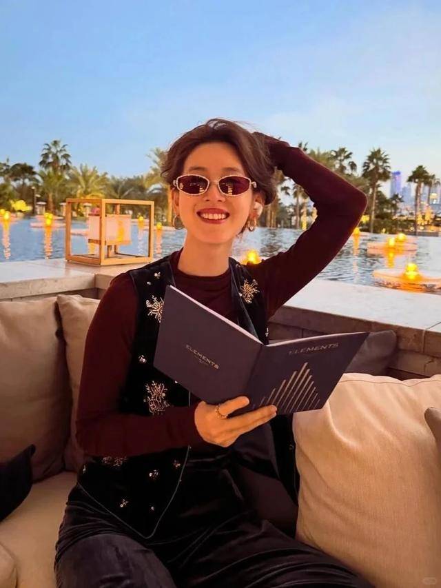 章泽天晒“迪拜照”不到12小时，恶心的一幕发生