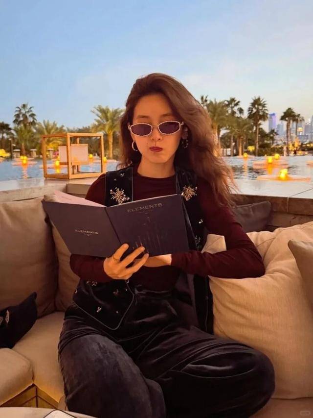 章泽天晒“迪拜照”不到12小时，恶心的一幕发生