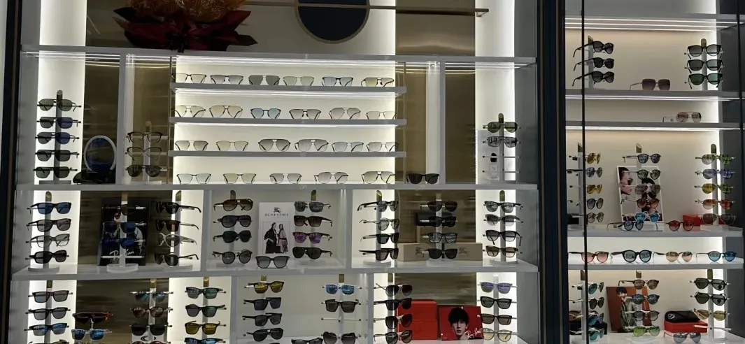 2025「返貧八件套」：死在了旺季前夜