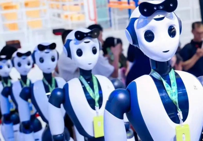 2025「返貧八件套」：死在了旺季前夜