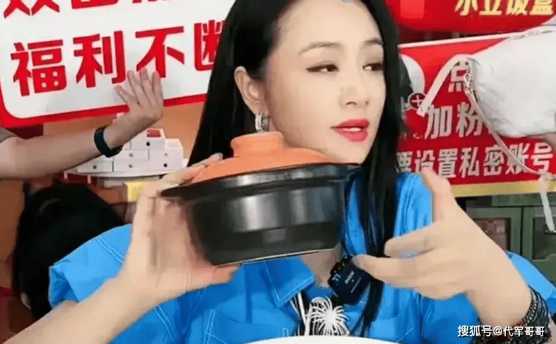 51岁曹颖近况曝光！直播带货两年成交额上亿