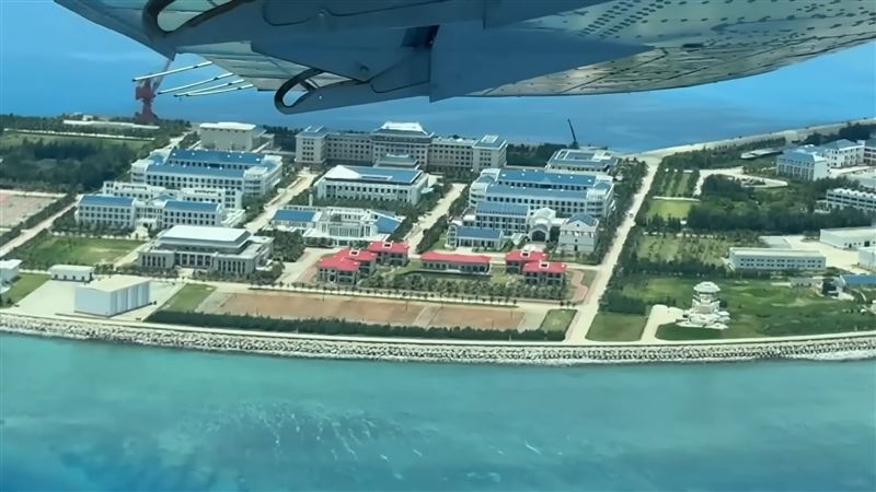 軍事粉專「世界特種部隊與軍武資料庫」經詳細比對後提出專業解讀，認為這是一場精心設計的「光學情報戰」。（圖／翻攝自「世界特種部隊與軍武資料庫」臉書）