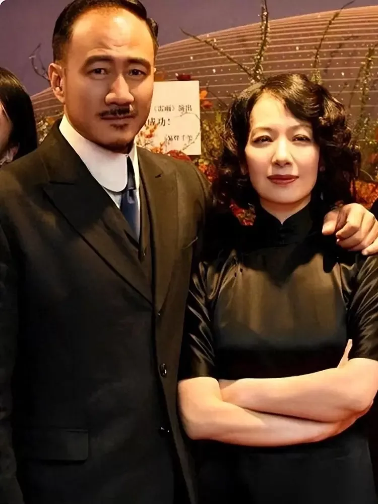 原来她就是胡军老婆，生下一双儿女都是高颜值