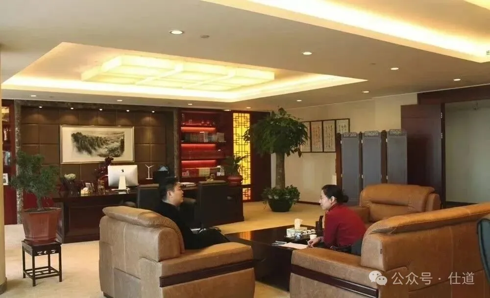 刘强东的办公室曝光，信息量太大