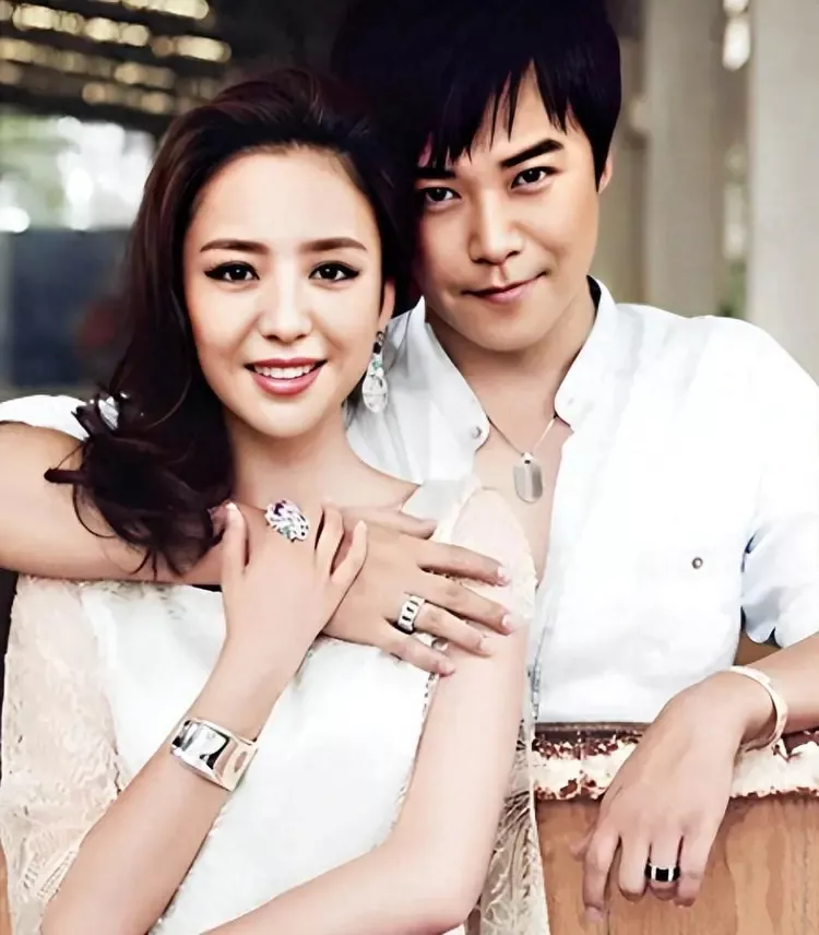 42岁佟丽娅第二次婚姻甜蜜，展现超越前夫的风采