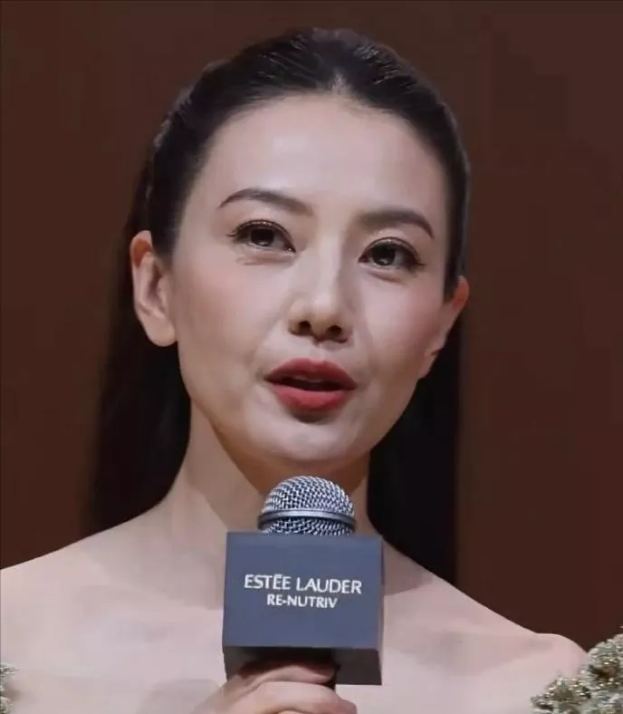 高圆圆断崖式衰老？“白月光”，也逃不开岁月这把刀