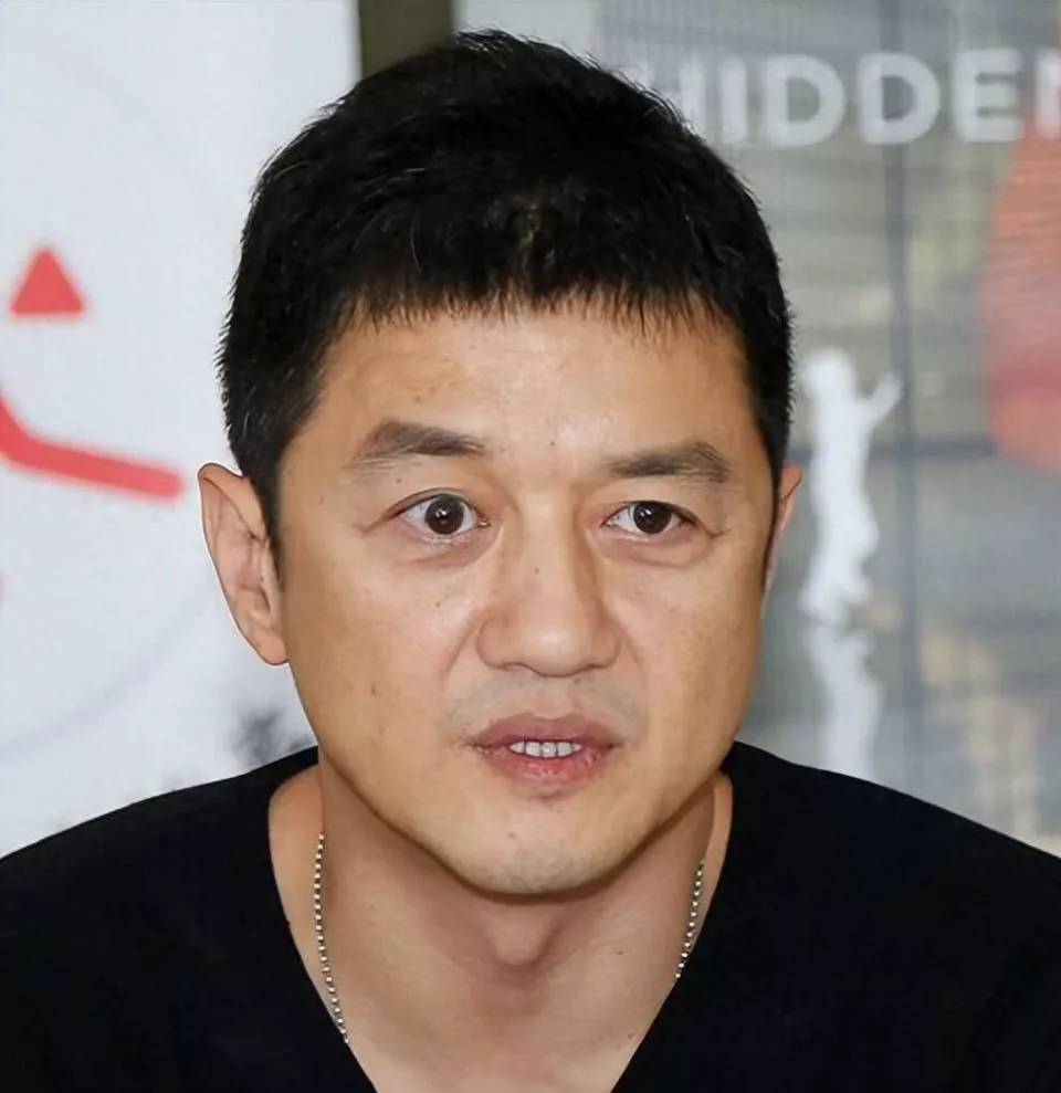 离婚仅两个月,54岁的李亚鹏传来噩耗,真让海哈金喜说对了