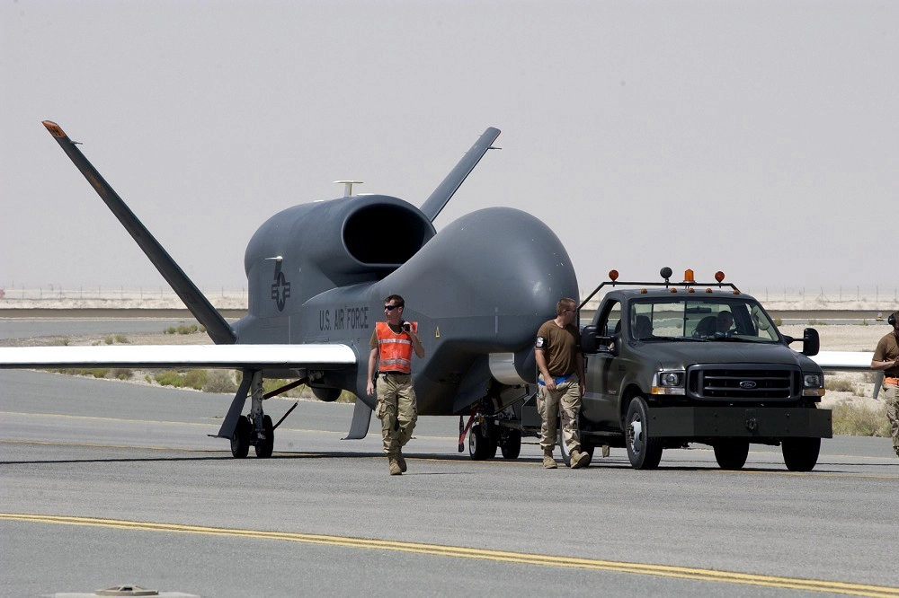 既然美国RQ-4要退役，台湾的空防又有需要，或可考虑将其引进，以反制中国的高空无人机跟隐形战机。 （维基百科）