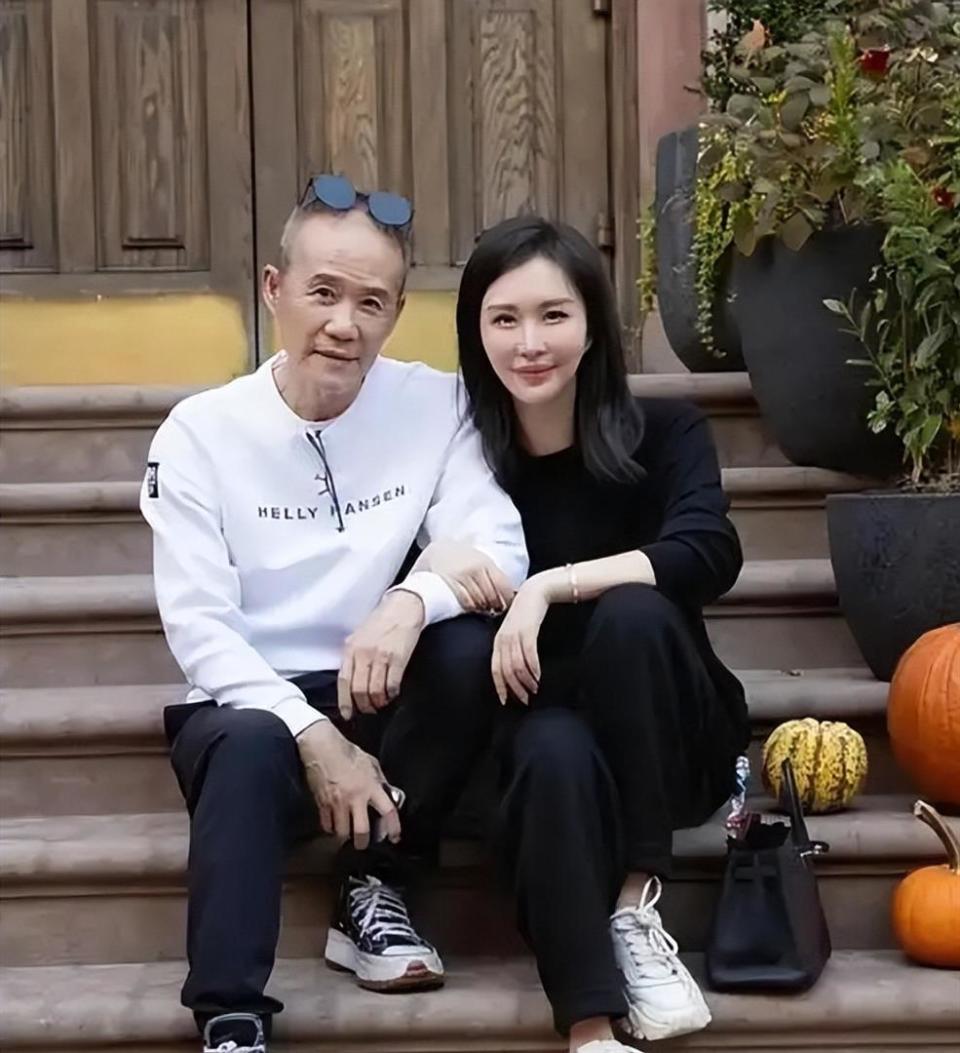 彻底不装了？百亿老公失联7年后 王艳还是走上了张柏芝老路