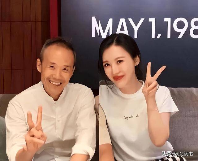 她是王石大女儿，比后妈年龄还大，坚持不婚