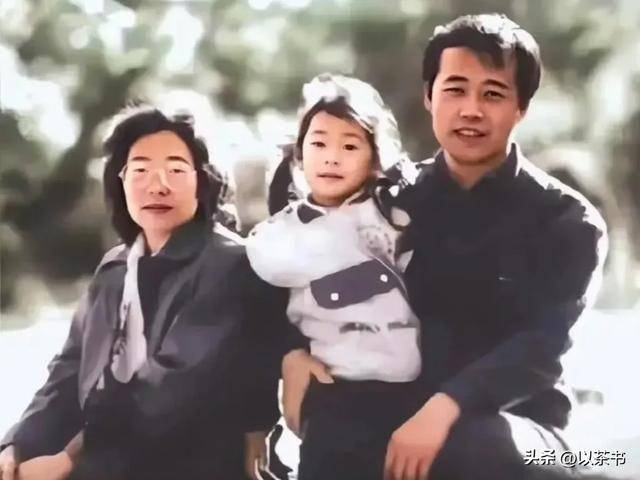 她是王石大女儿，比后妈年龄还大，坚持不婚