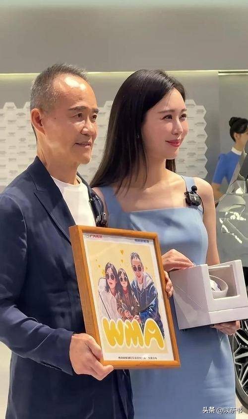 她是王石大女儿，比后妈年龄还大，坚持不婚