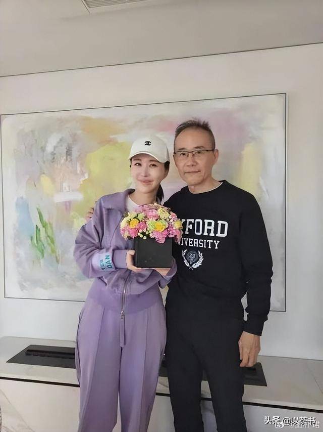 她是王石大女儿，比后妈年龄还大，坚持不婚
