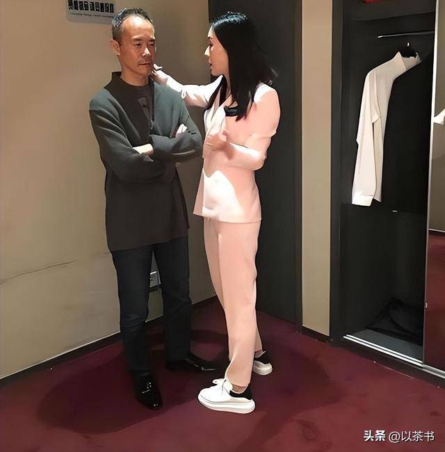她是王石大女儿，比后妈年龄还大，坚持不婚
