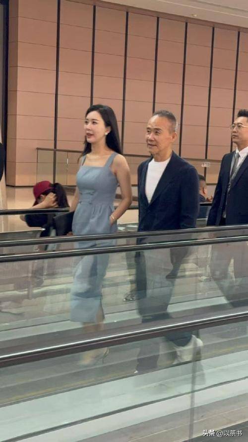 她是王石大女儿，比后妈年龄还大，坚持不婚