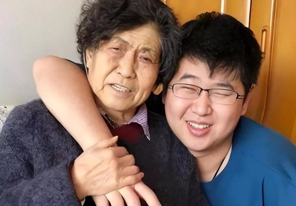 倪萍儿子虎子:1妈2爹都在国内发展,已是美国高材生