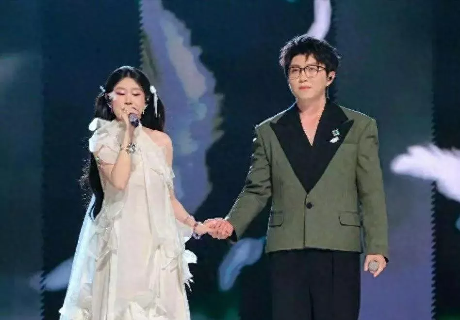 公开道歉,官宣二胎,骤然离世,1月刚开始,娱乐圈又有新瓜