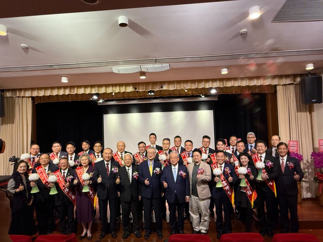 台北经营管理研究院持续举办台商奖、亚洲台商奖鼓励在外拼搏的台商。图为「2025第... 台北经营管理研究院持续举办台商奖、亚洲台商奖鼓励在外拼搏的台商。图为「2025第...