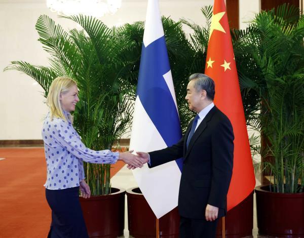 大陆国台办发言人宣布大陆方面两项决定,将刘世芳、郑英耀列为台独顽固分子,将检察官... 大陆国台办发言人宣布大陆方面两项决定,将刘世芳、郑英耀列为台独顽固分子,将检察官...