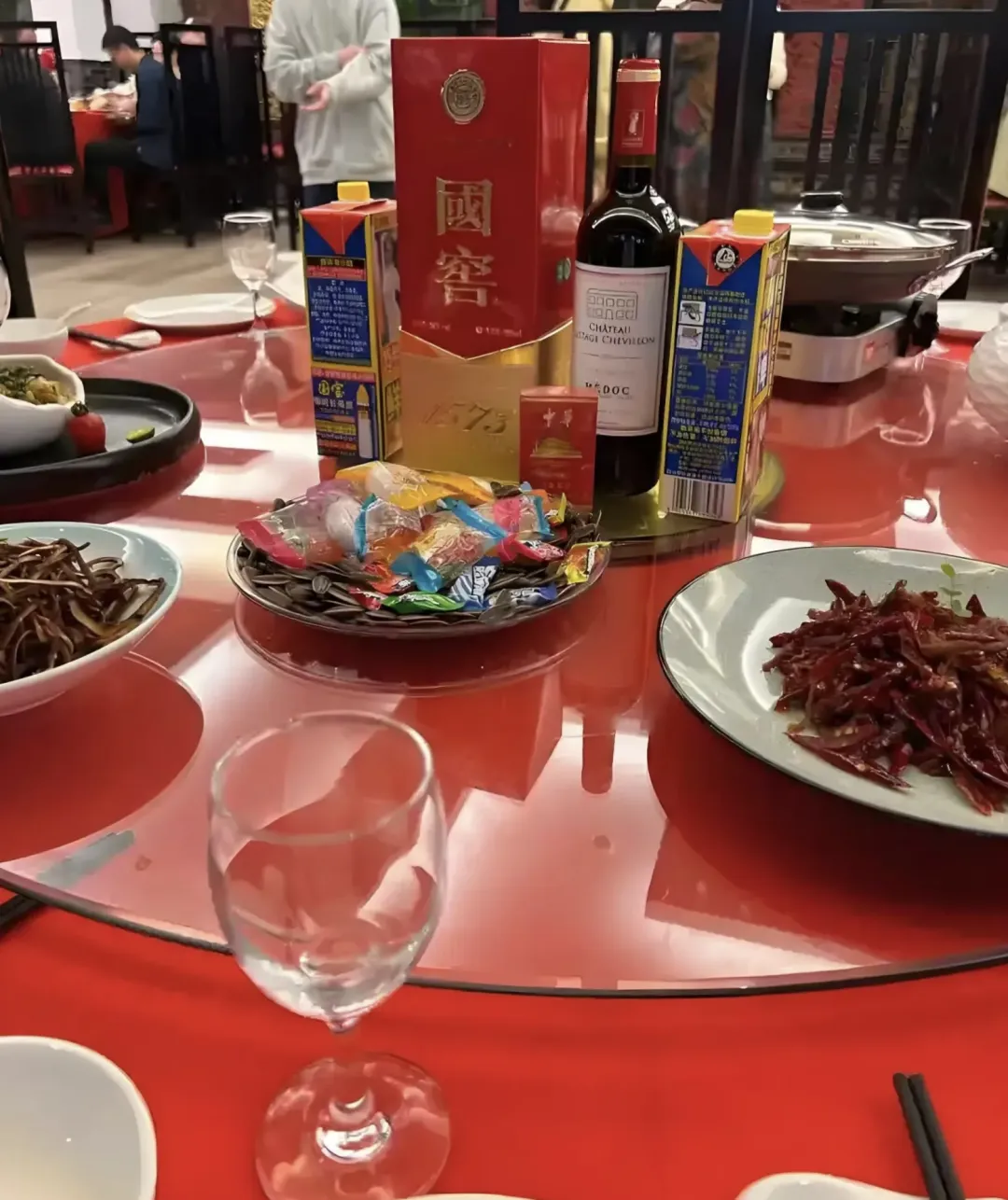 32万家门店消失，这行业被年轻人砸了饭碗