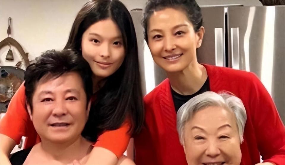 中国赚钱美国花？老戏骨祖孙三代在美奢华享乐 过上“人上人生活”