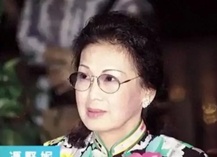 她是霍英东的初恋,离异带娃嫁入豪门,被独宠52年!