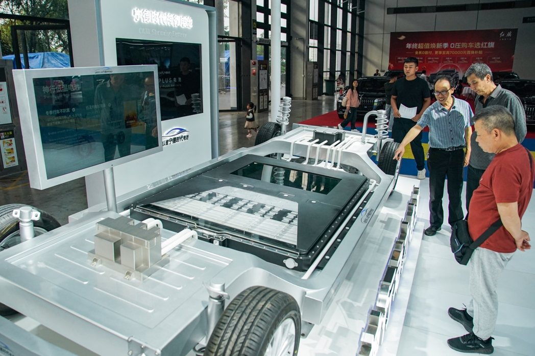 大陆财政部、税务总局发布关于调整光电等产品出口退税政策的公告。从2026年4月1... 大陆财政部、税务总局发布关于调整光电等产品出口退税政策的公告。从2026年4月1...