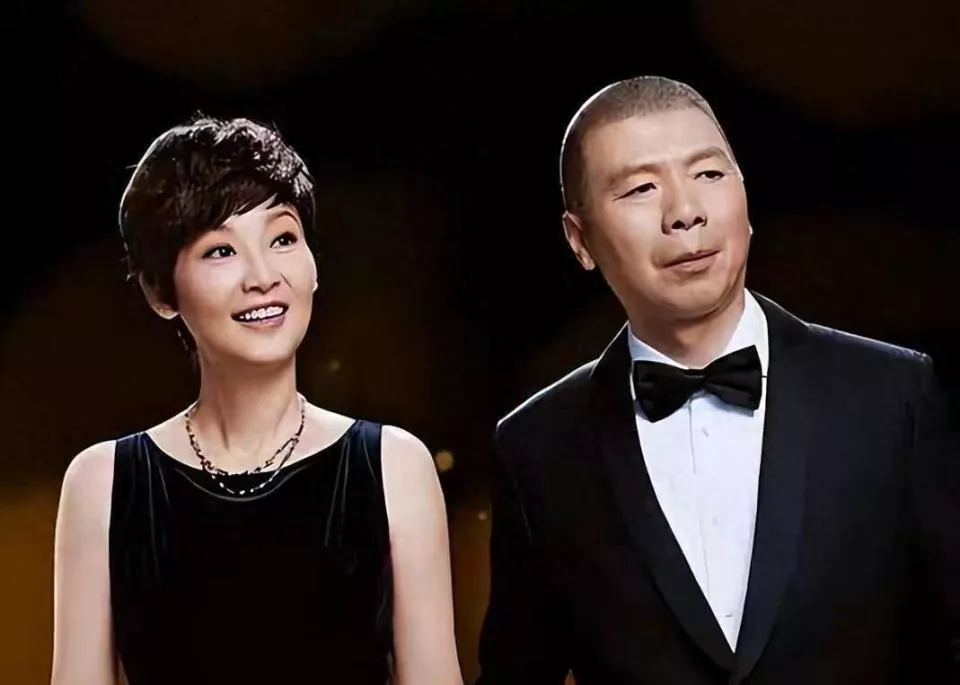 徐帆回应离婚5个月后，冯小刚的小心思藏不住了