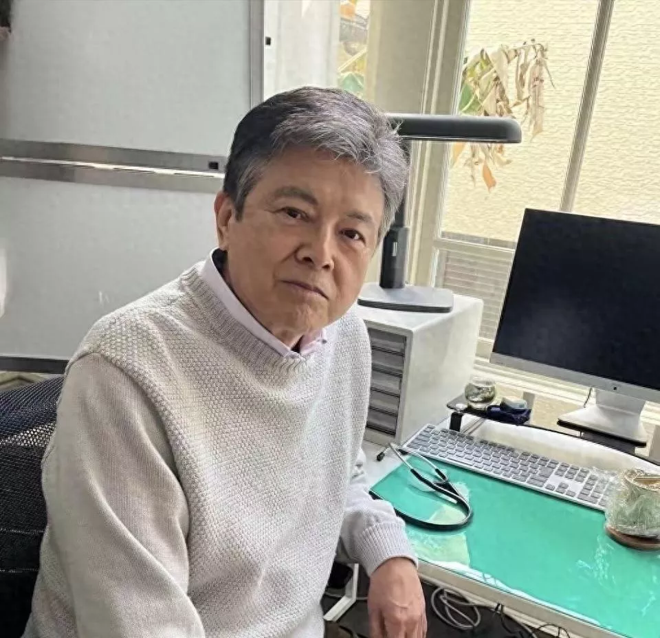 73岁三浦友和现状：不住豪宅不靠儿孙