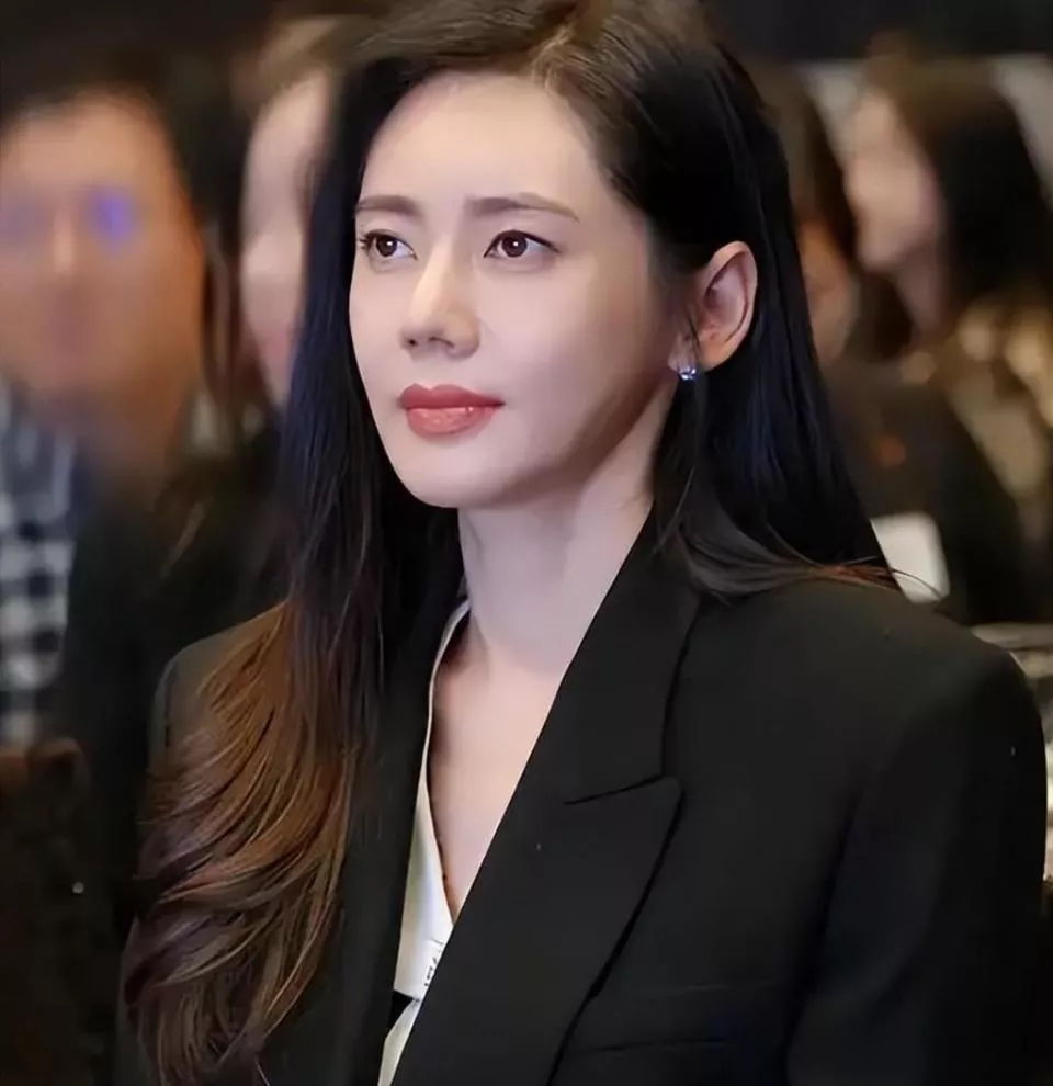 韩国总统访华仅3天，46岁秋瓷炫竟意外火出圈