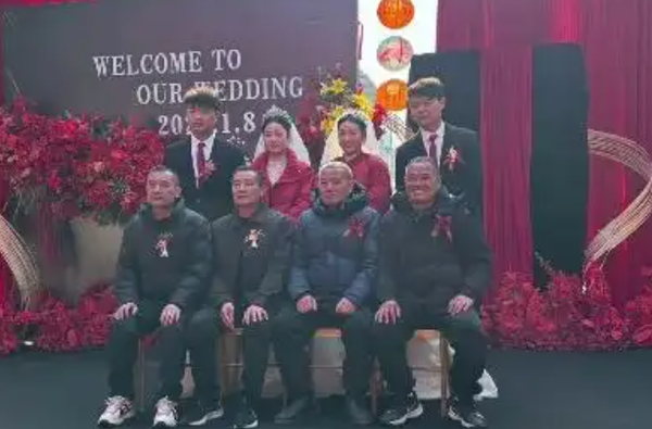 ▲▼   陸雙胞胎聯姻          。（圖／翻攝 百度）