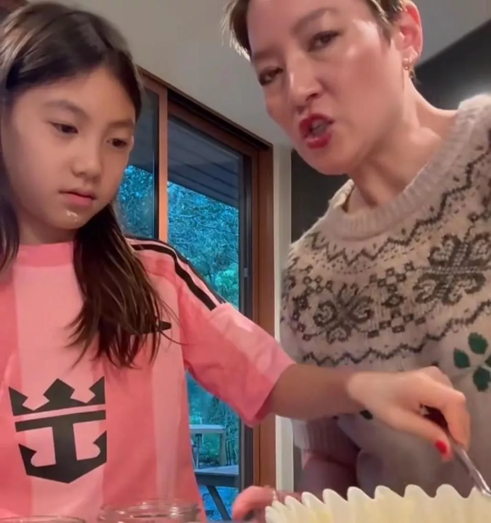 陈冠希的女儿长大了，遗传了帅爸爸与超模妈妈的优点