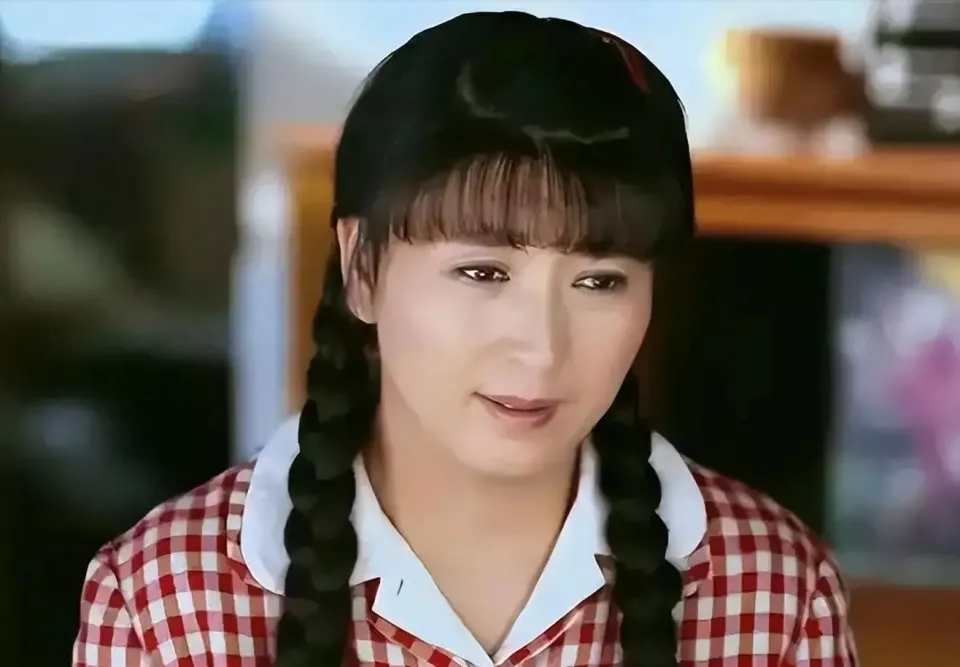 代言下架全网喷,闫学晶事件再度升级,来说说她到底做错了什么