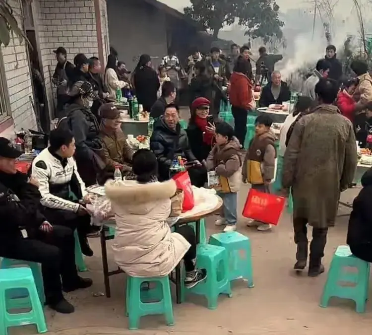 重慶女孩闖大禍!全網幫她「兜底」 重慶女孩闖大禍!全網幫她「兜底」