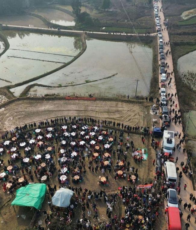 重慶女孩闖大禍!全網幫她「兜底」 重慶女孩闖大禍!全網幫她「兜底」